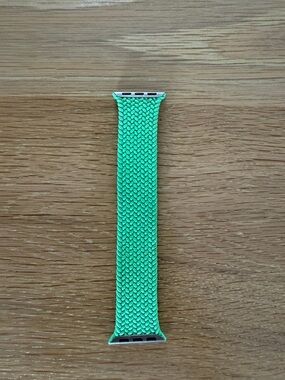Apple Braided Solo Loop Watch Band in Green. Size 4. 41mm